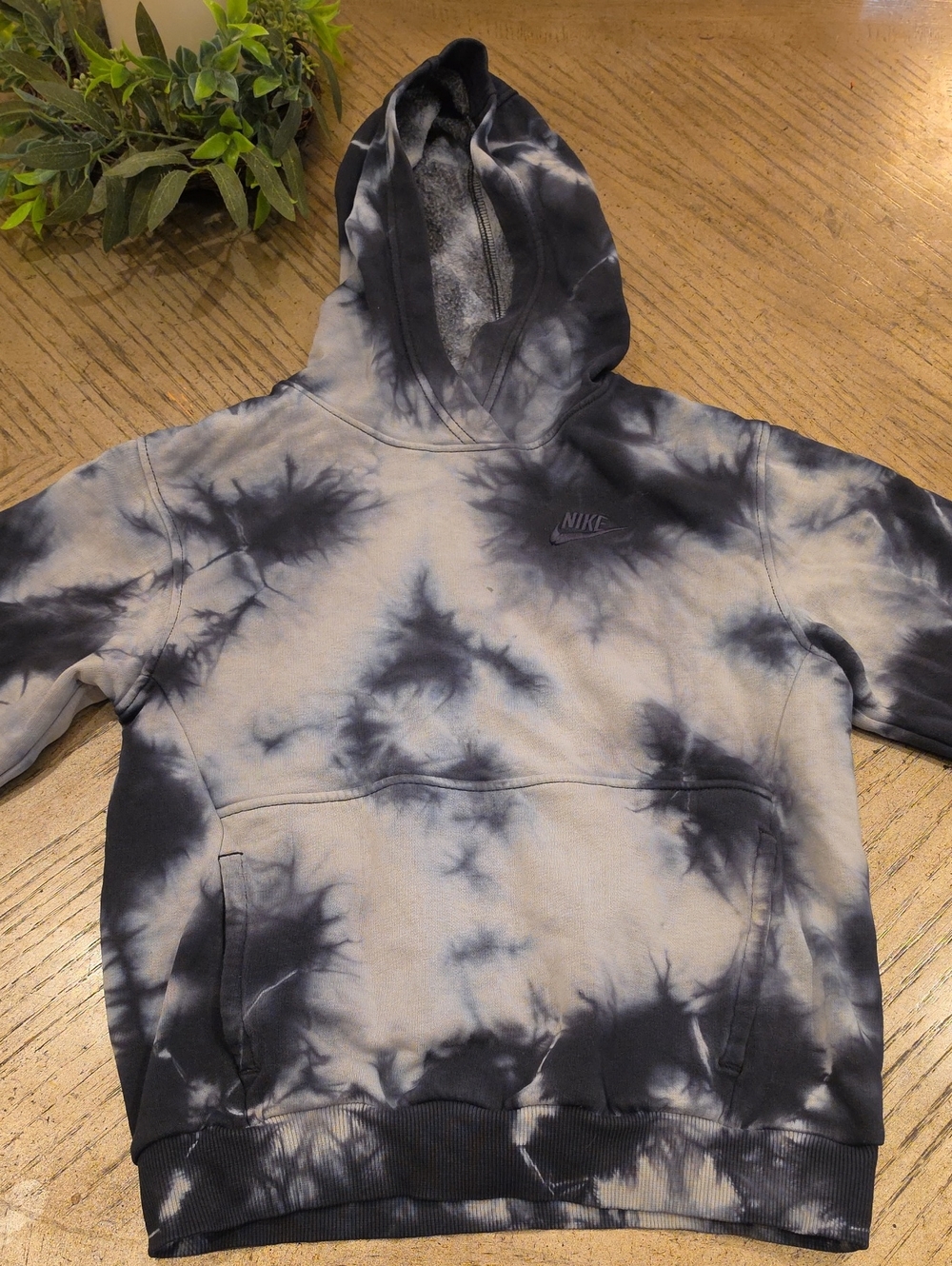 Nike Boys Black & Gray Tie-Dye Hoodie Size M